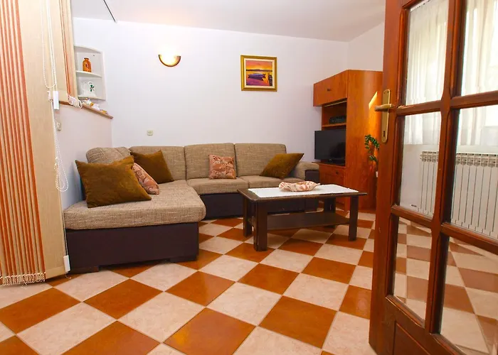 House 1058 * Pula