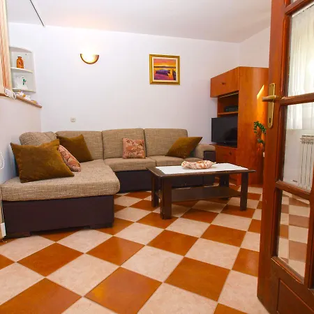 House 1058 * Pula